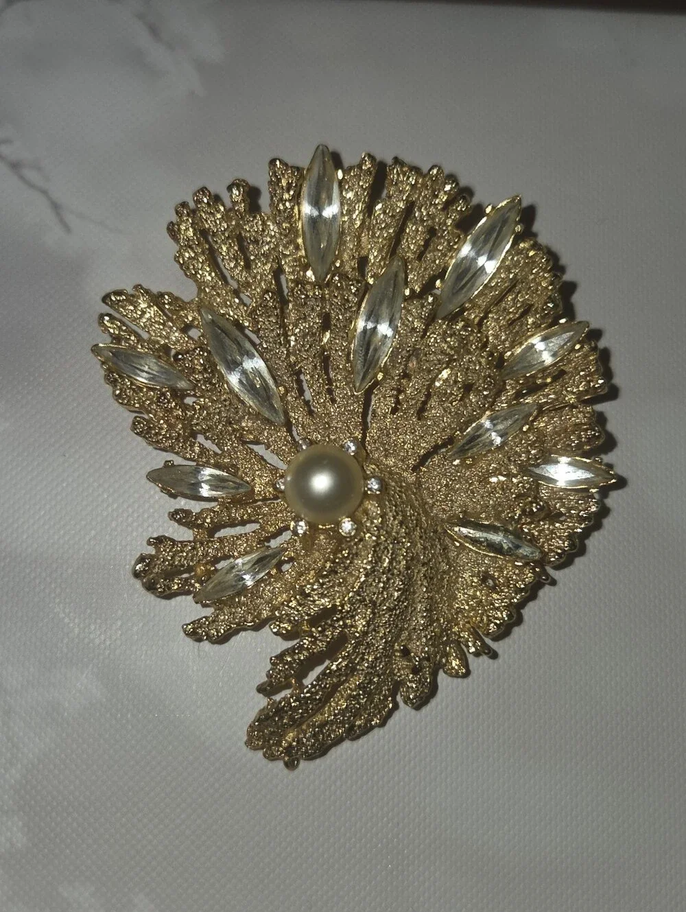 N/A elegant gold